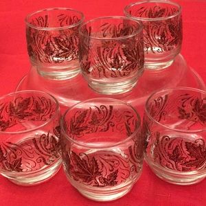 6 small vintage glasses with leaves detail